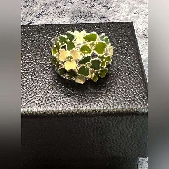 None Jewelry - Vintage Sterling Silver Peridot Clover Ring